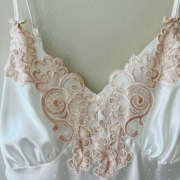 Linea Donatella Sz M Satin Babydoll Shiny Lace Night Gown V Neck Straps - Picture 3 of 10